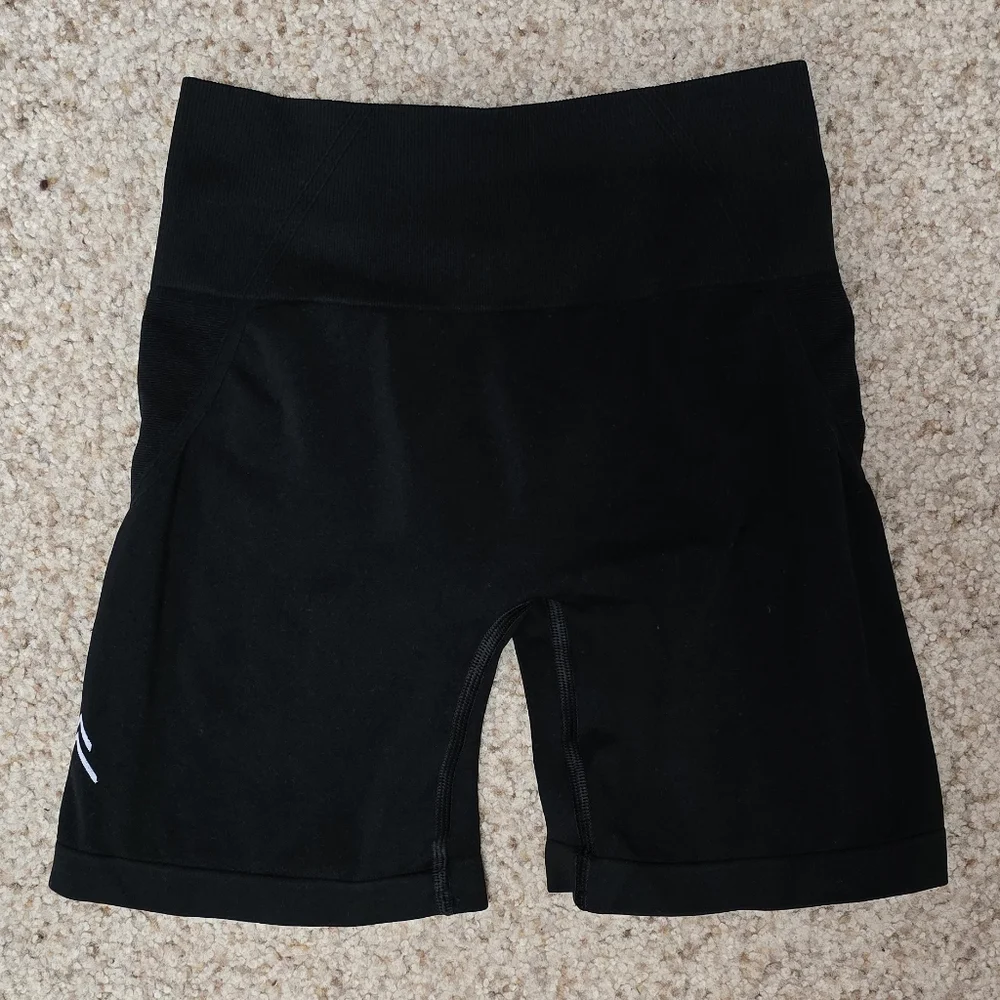 Oner Active Effortless Shorts - Black, size Small - Picture 3 of 5